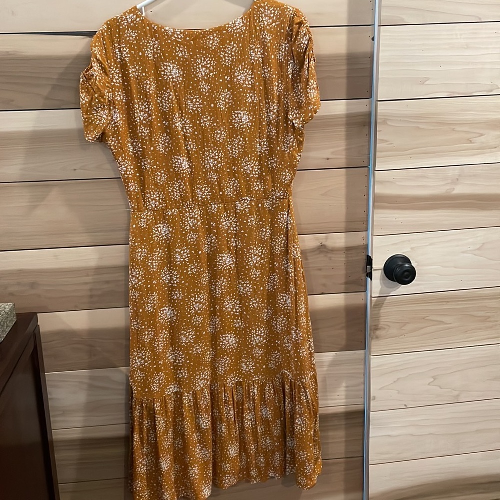 Every Dress - Picture 3 of 3